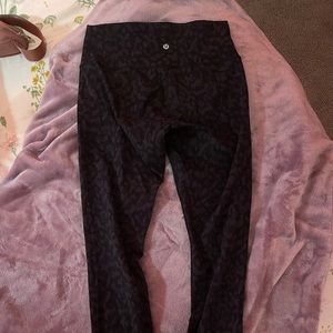 Lululemon camo leggings — size 8